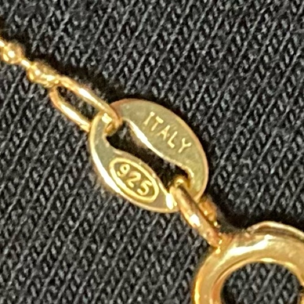 CHANEL Charm and 18k Gold Necklace CC Gold Holiday 2023 - Picture 6 of 9